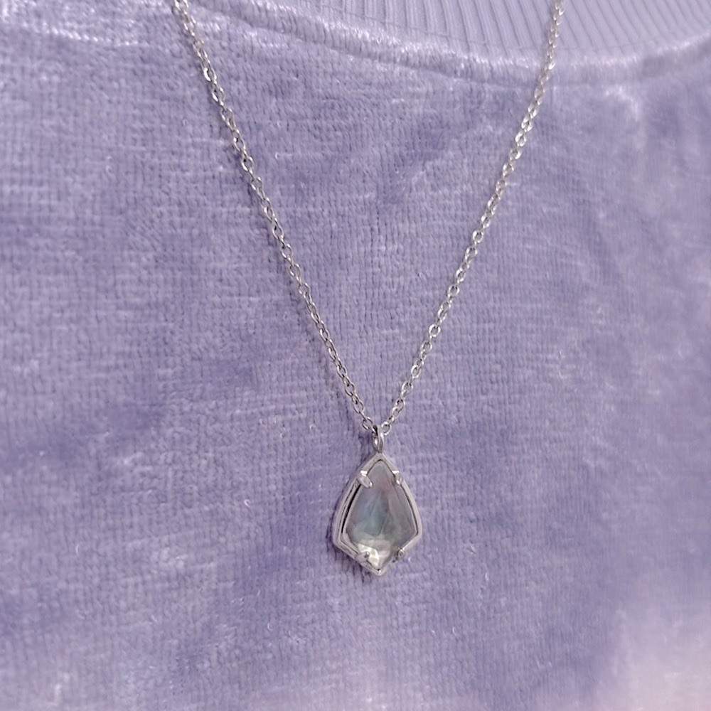 EUC [Kendra Scott] Cory Faceted Gray Translucent Stone Silver Pendant Necklace - Picture 6 of 12
